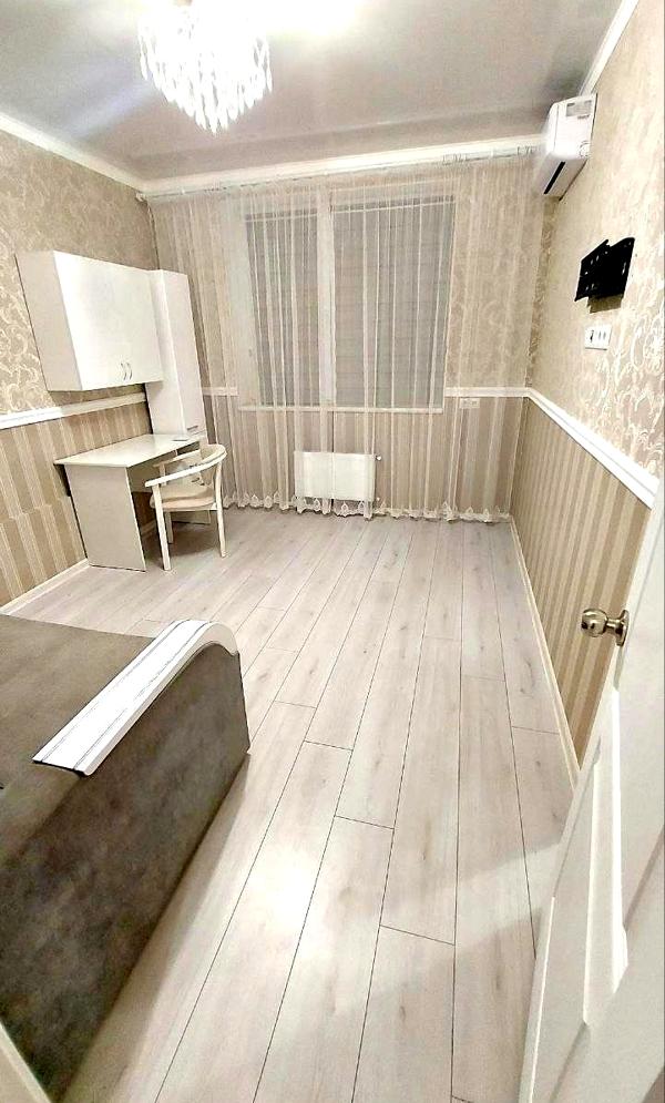 1-Room Apartment with Studio Kitchen on Basseinaya Street