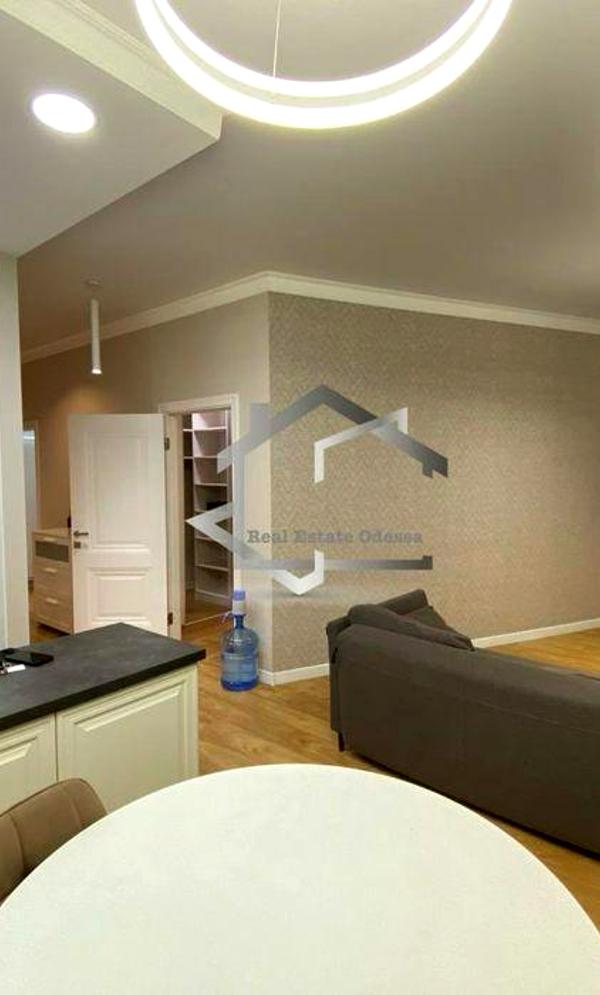 2-Bedroom Apartment near Shevchenko Park with Sea View