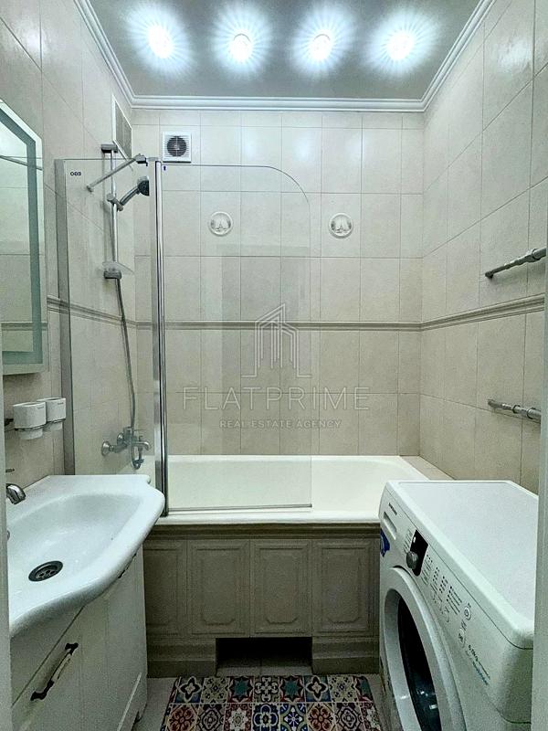 Two-Room Apartment in Stalin-Era Building near Shuljavska Metro