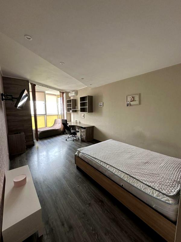 Spacious 1-bedroom apartment with modern amenities near Poznyaki metro