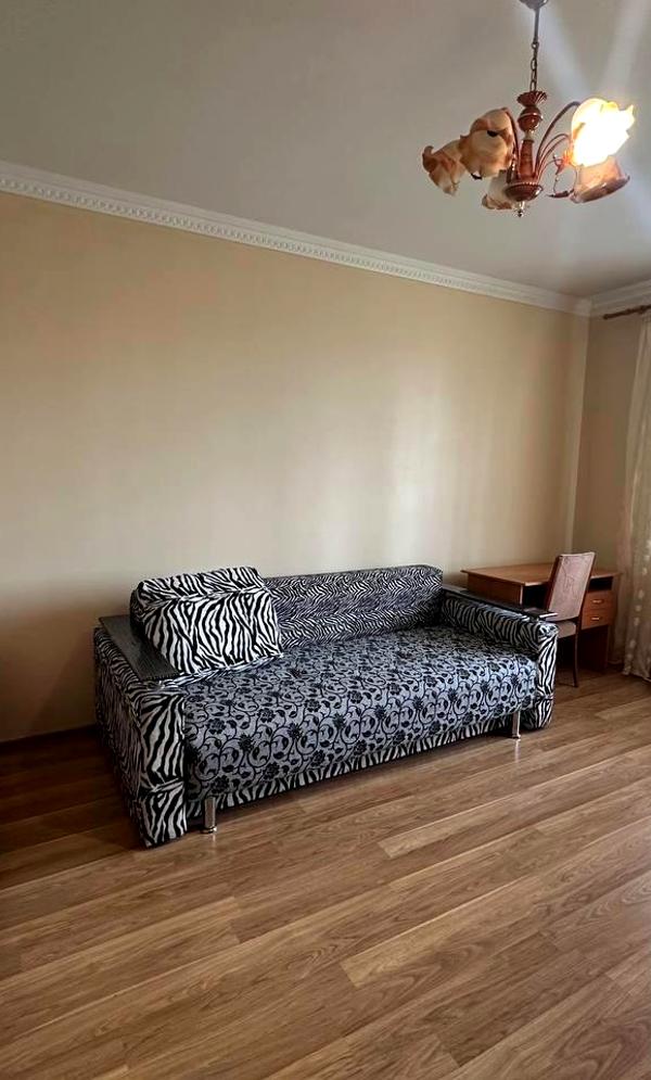 2-Room Apartment on Tselevycha Street, New Building, Gas Heating