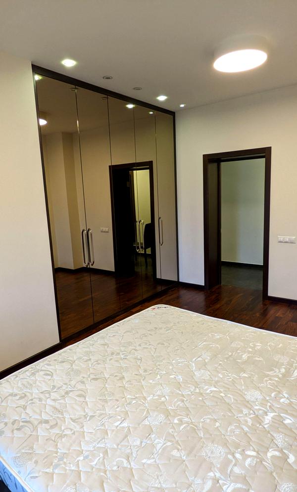1-Bedroom Apartment with Modern Amenities at Lesi Ukrainky 7a