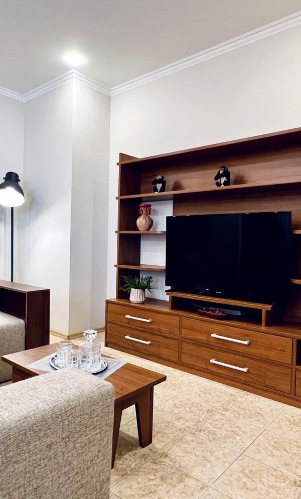 Stylish Spacious 2-Bedroom Apartment in Central Location