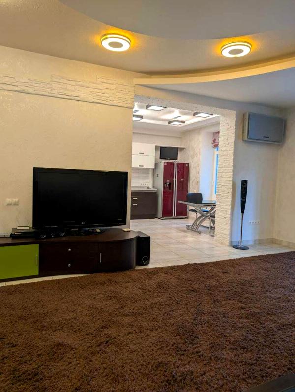 Spacious 3-room apartment with designer renovation, 148 m²