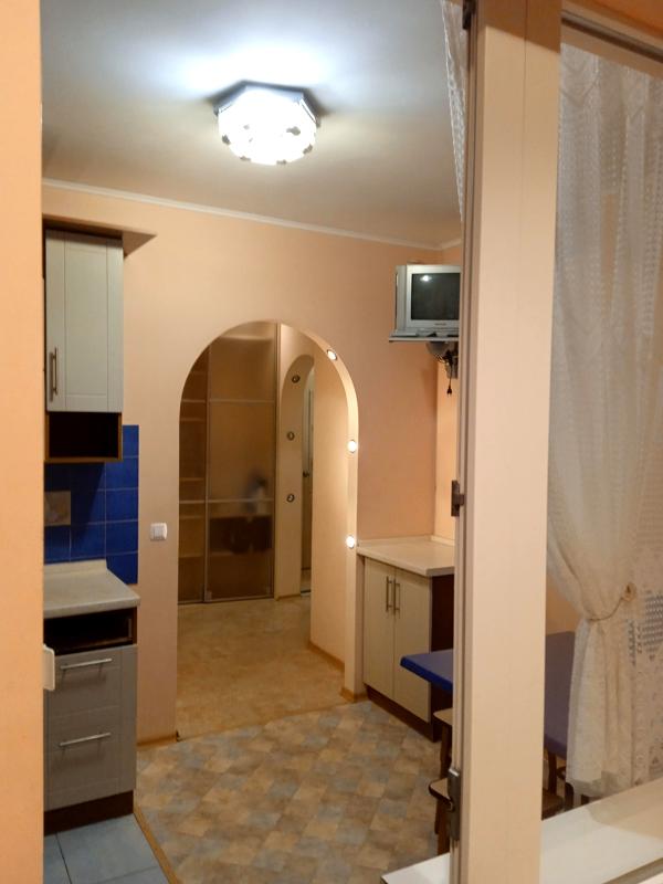 Cozy 2-Room Apartment near Berestetska Metro with Modern Amenities