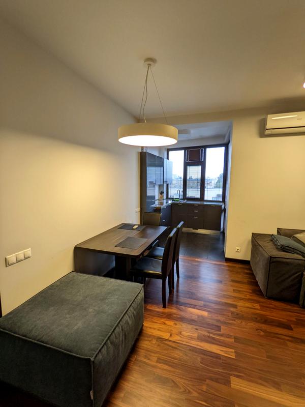 1-Bedroom Apartment with Modern Amenities at Lesi Ukrainky 7a