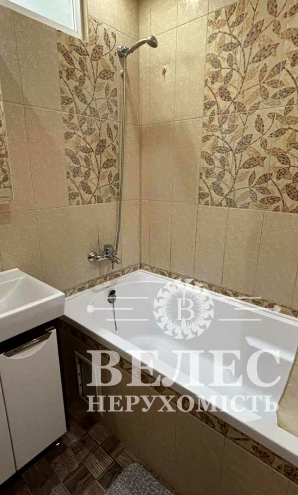 2-Room Apartment near Klovska Metro, Quiet Green Courtyard