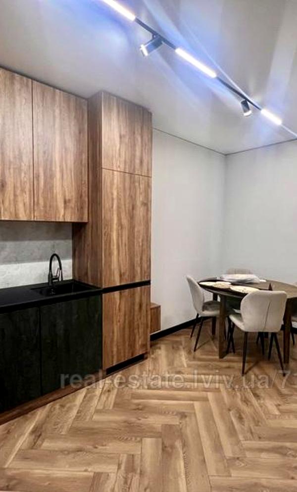 Designer Renovated Apartment with Modern Amenities