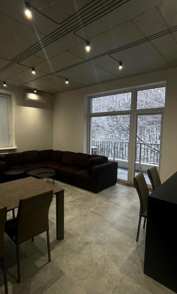 Spacious 2-bedroom apartment on Stusa Street with park view and terrace