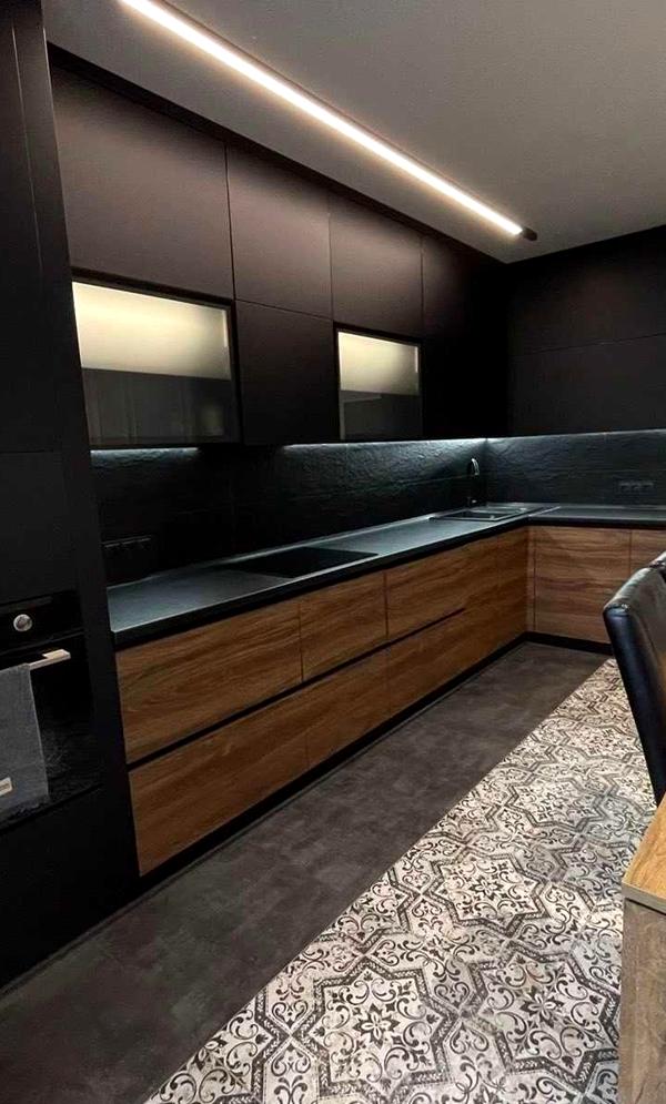 Spacious 2-bedroom apartment with designer renovation in Avalon complex
