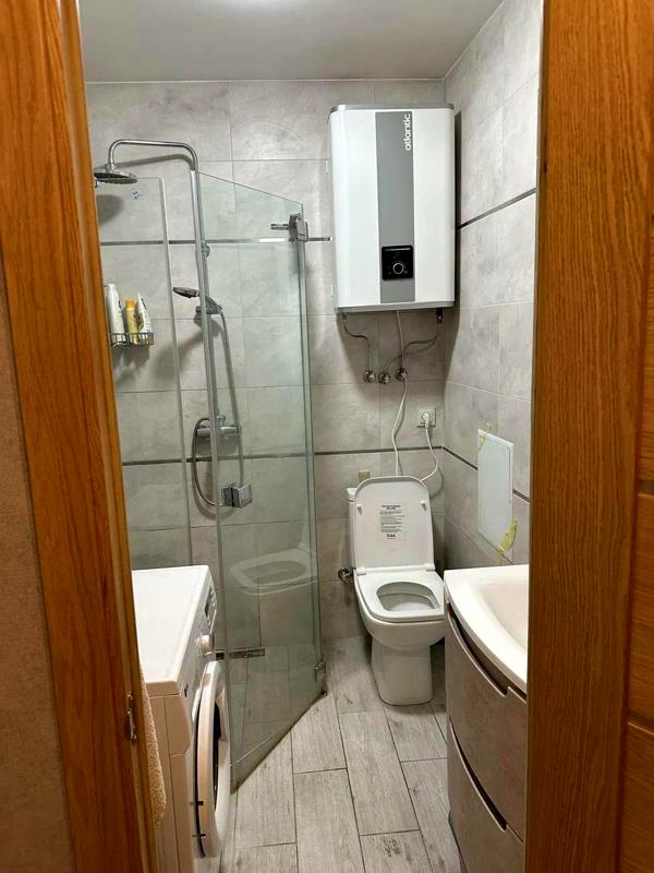 1-bedroom apartment near Kontraktova Square metro, fully furnished