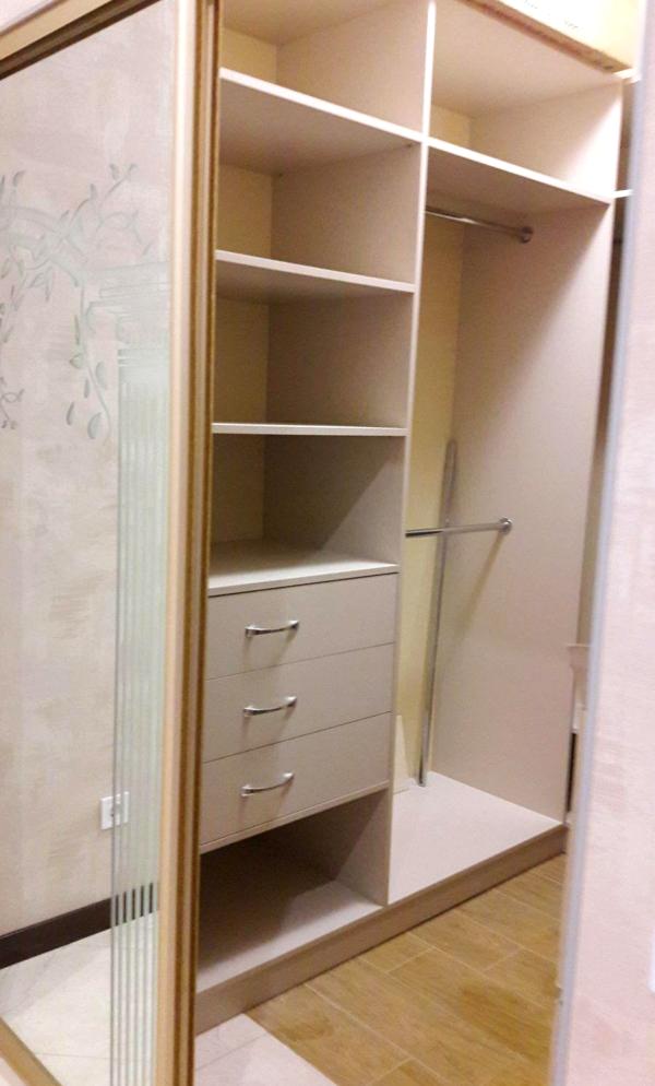 Теңіз көрінісі және үлкен гардеробы бар Аркадиядағы 1 бөлмелі пәтер