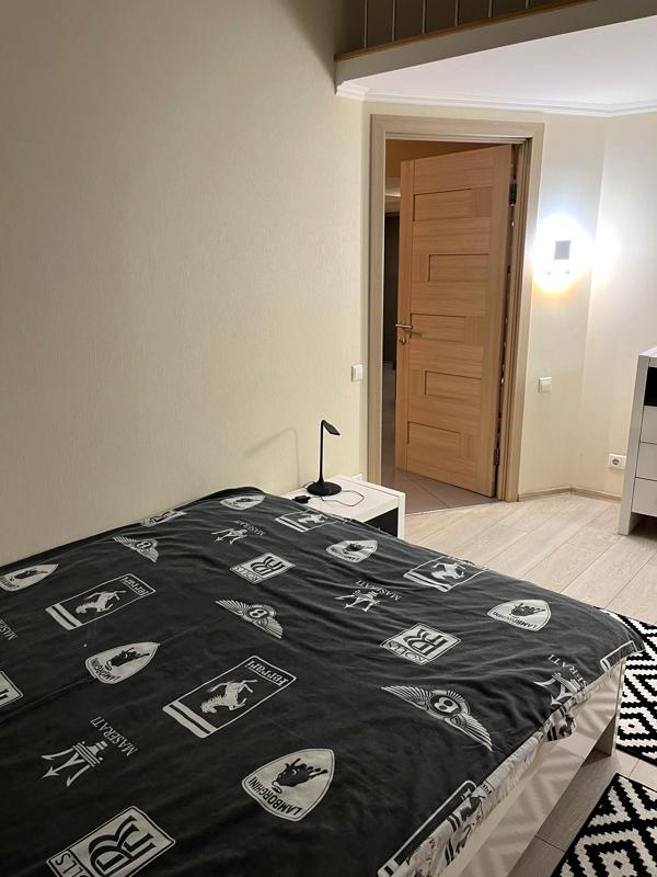 2-Level City Center Apartment with Urban Amenities