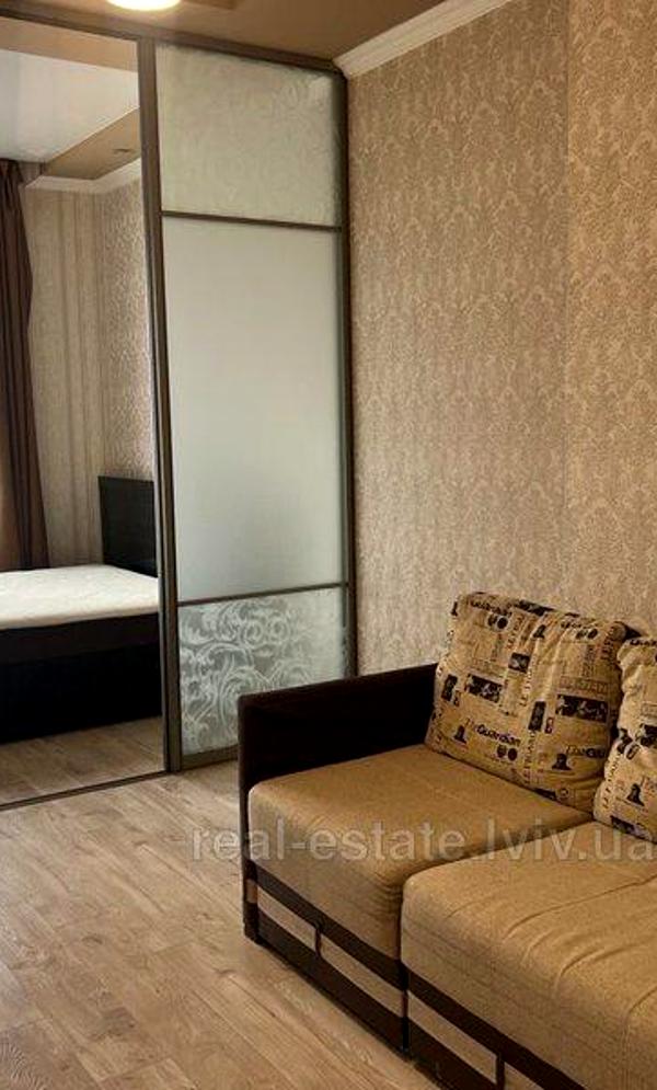 Spacious Apartment with Comfortable Zoning and Fully Equipped Kitchen