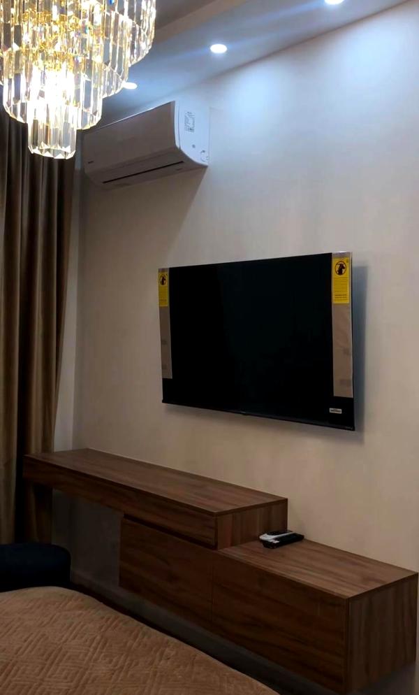 1-Bedroom Apartment with Designer Renovation in Holosky Kruchi Complex