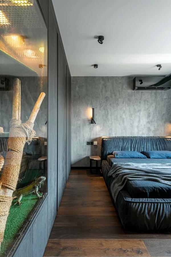 Stylish Apartment near Palats Ukrainy Metro with Designer Renovation