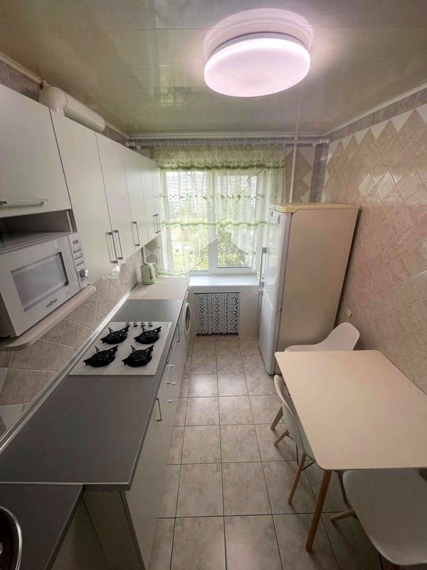 3-Room Apartment on Donetsk Highway with Balconies