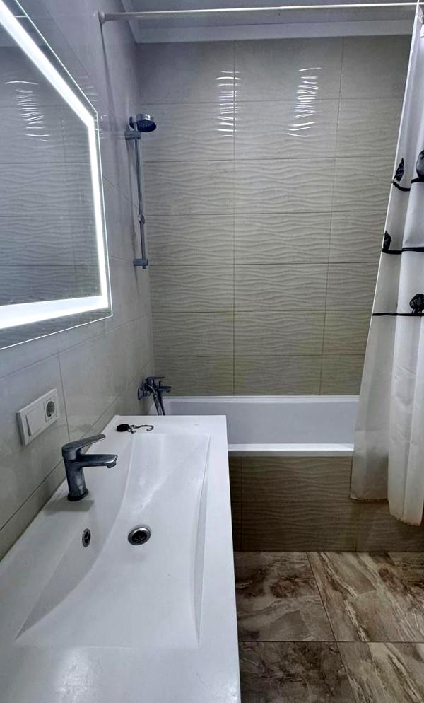 Sea View 2-Room Apartment in 44 Pearl Complex, Arcadia