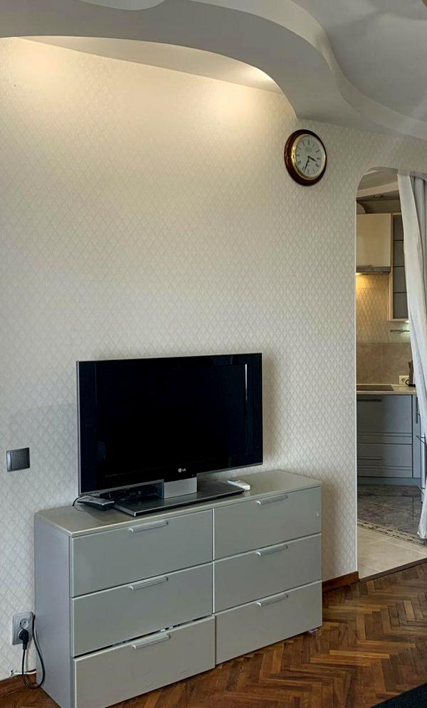 1-Room Apartment near Obolonska Square with Modern Design and Excellent Location