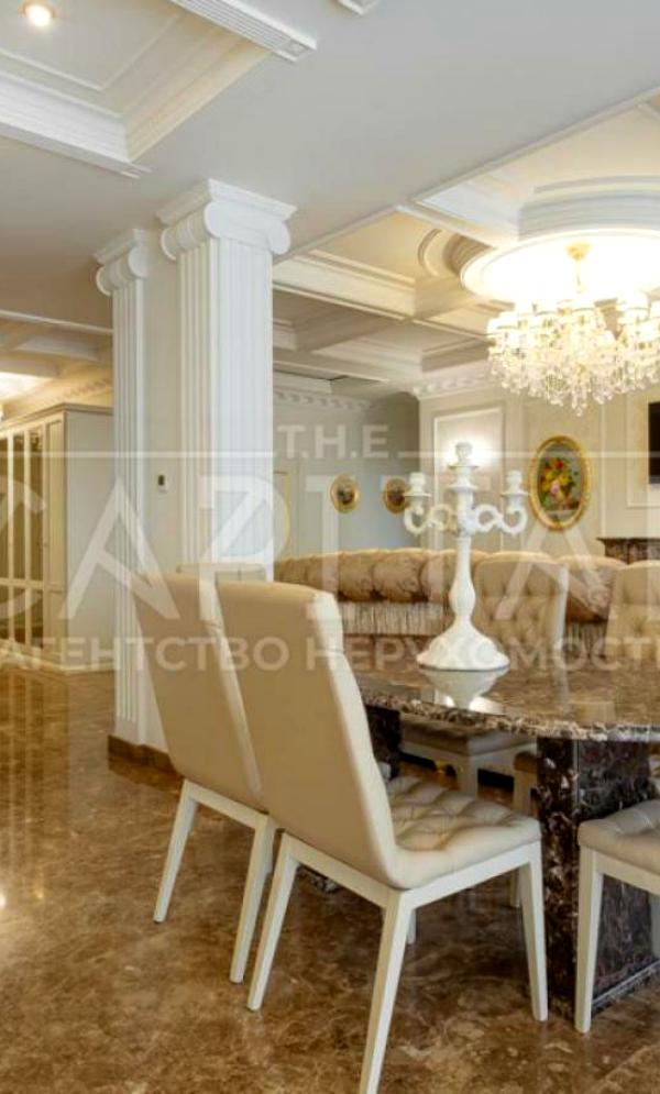 3-Room Apartment in Novopecherski Lipki Complex