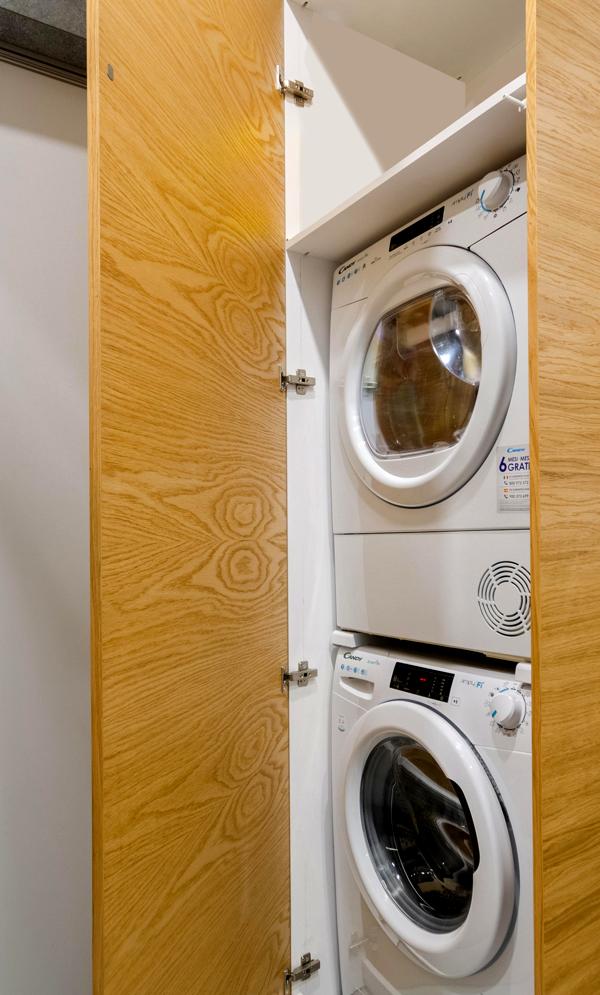Modern 1-Bedroom Studio Apartment in Kyiv City Center