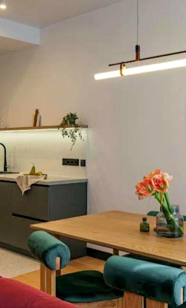 Stylish Apartment in Historic Kyiv Building near Golden Gate Metro
