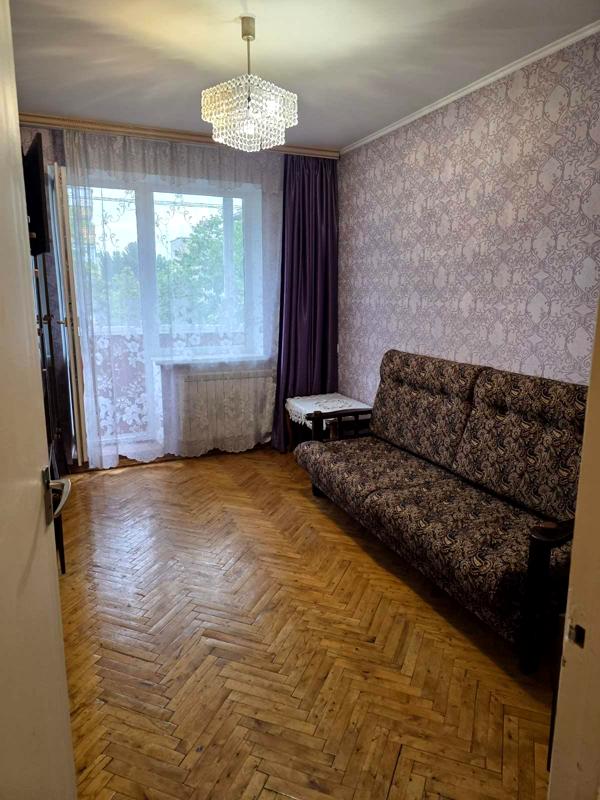 Академгородок метросына жақын кең 2 бөлмелі пәтер
