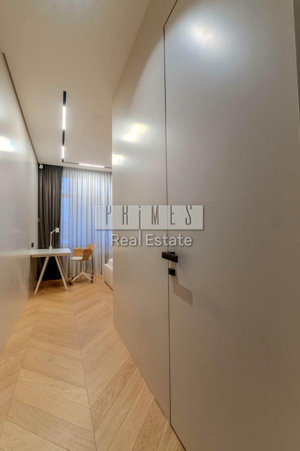 3-Bedroom Apartment in Novopecherski Lipki Complex