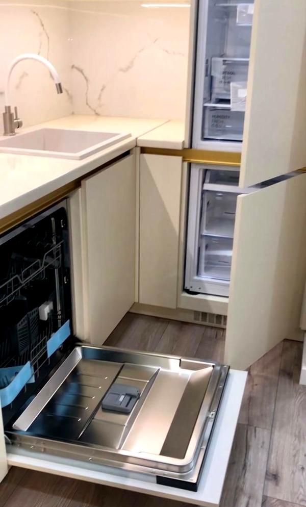 1-Bedroom Apartment with Designer Renovation in Holosky Kruchi Complex