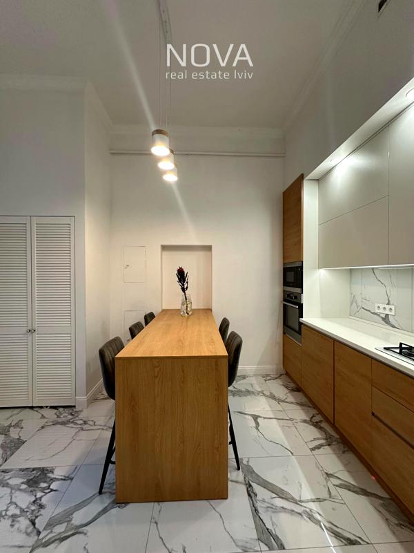 Designer 3-room apartment in historic building with incredible view