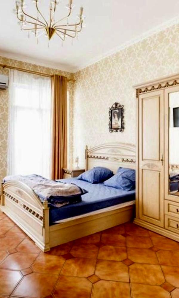 3-Room Apartment in Vorontsovsky Lane with Parking and Pet-Friendly Policy
