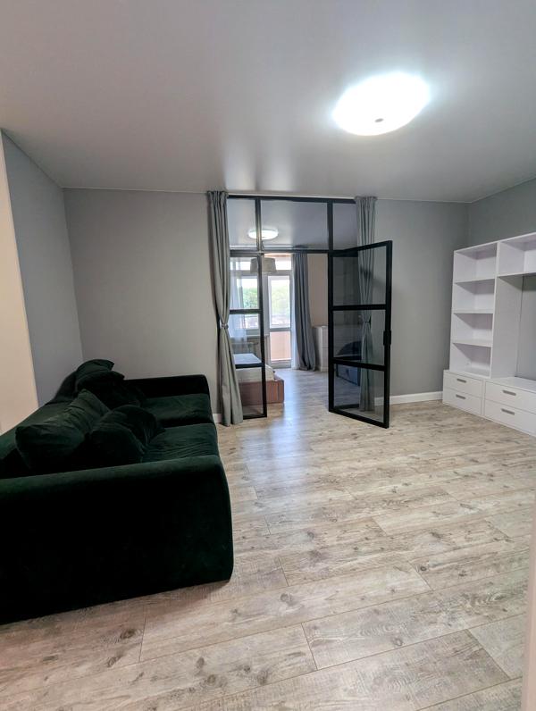 Spacious 1-Bedroom Apartment in Dynastia Complex near Solomyansky Forest Park