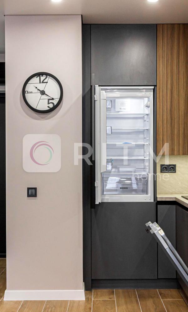 Designer 1-bedroom apartment with studio kitchen in new building