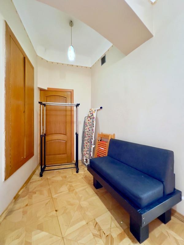 Spacious 1-bedroom apartment in City Center near Puppet Theater
