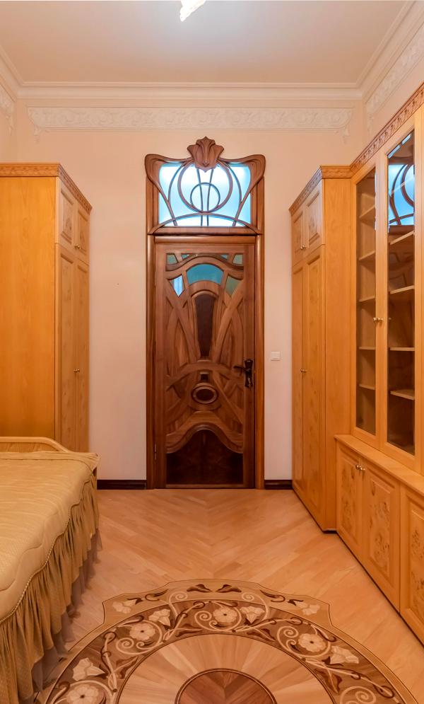 Historic Centrally Located 3-Room Apartment in Kyiv