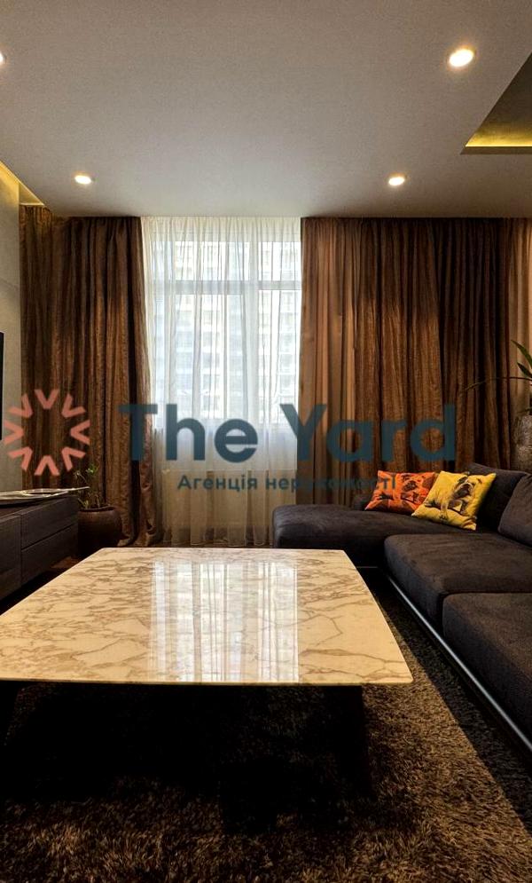 Stylish Apartment in Novopechersk Lipki Complex with Designer Interior