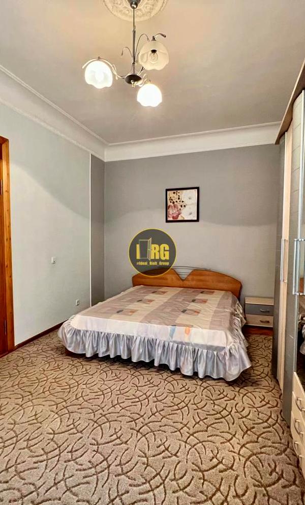 3-Room Apartment near Khreshchatyk Metro, Fully Furnished