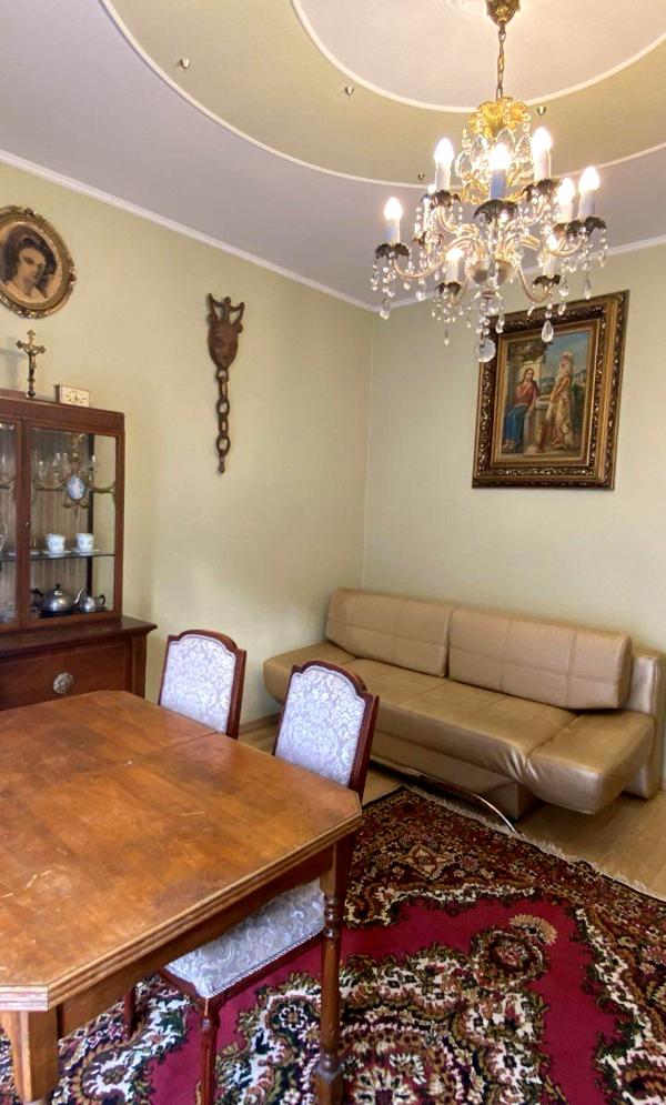 2-Room Apartment on Melnyka Street with Good Renovation