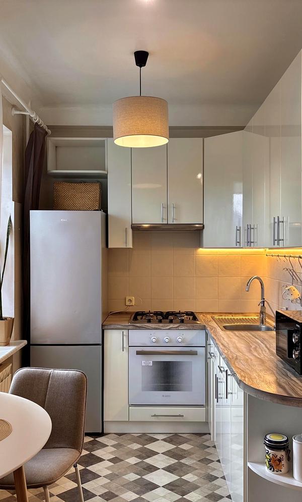 2-Room Apartment near Zvirinetska Metro with Modern Renovation
