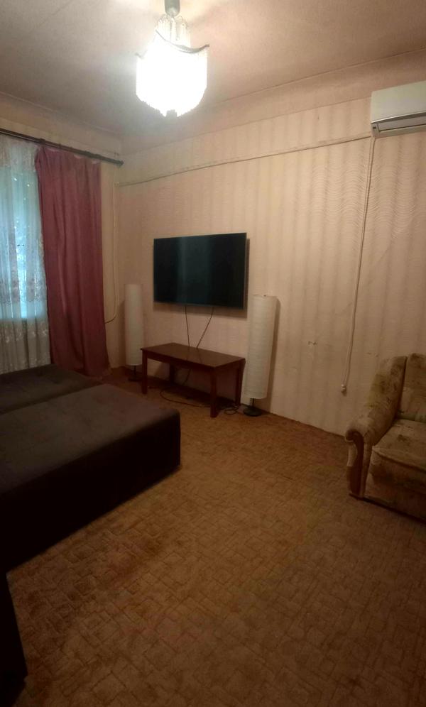 Two-room apartment near Robocha area with park nearby