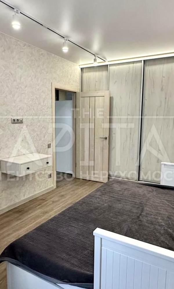 Modern 1-Bedroom Apartment with Designer Interior in Svetlopark Complex