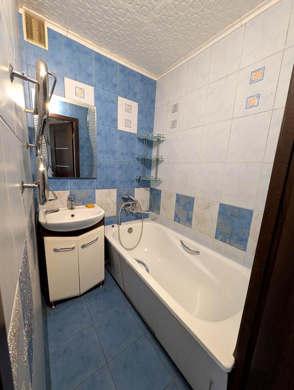 3-Room Apartment in Sunny Microdistrict, Near Industrialna Metro