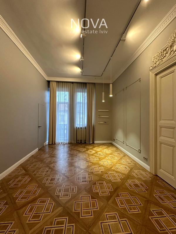 Designer 3-room apartment in historic building with incredible view
