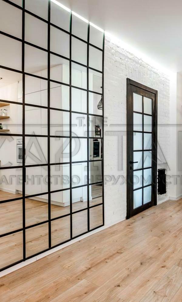3-Bedroom Apartment in Podol, Spassky Street, Modern Renovation
