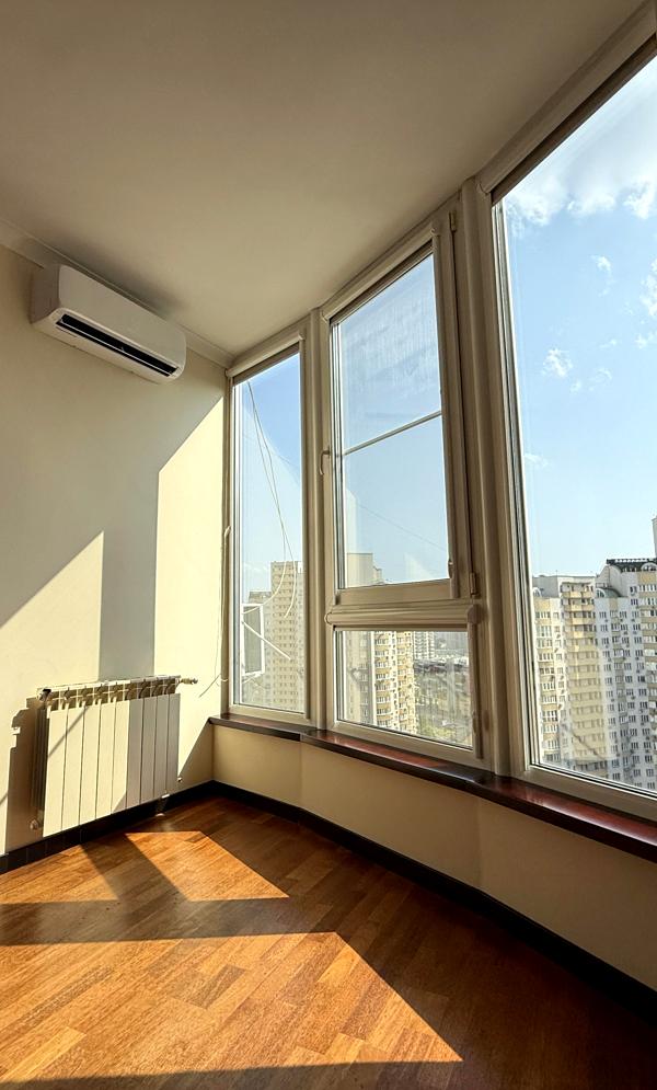 Exclusive apartment with designer renovation in elite residential complex