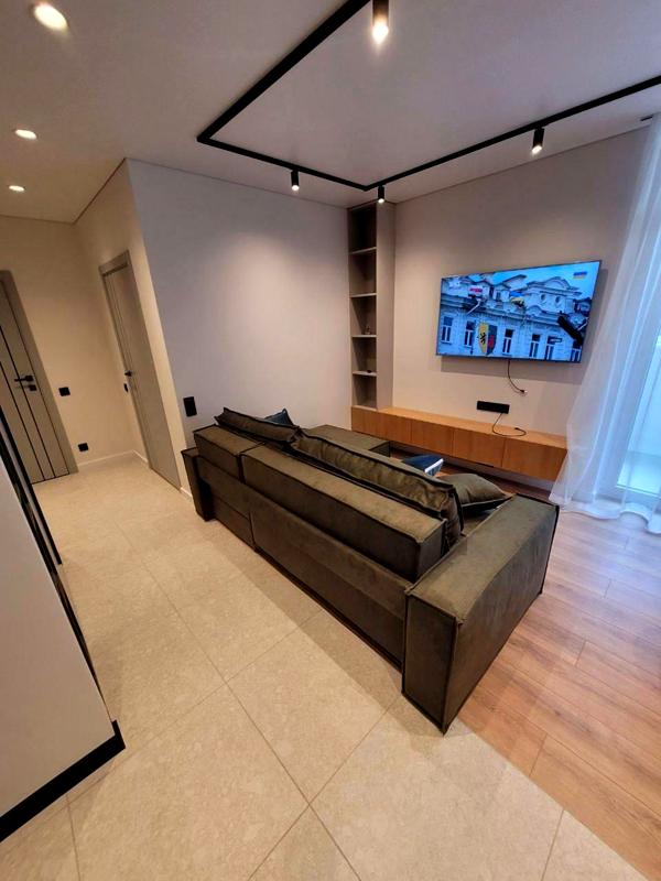 Spacious and Cozy Apartment in Kyiv's Left Bank