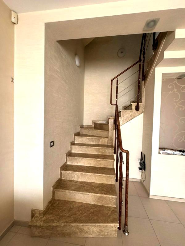 Spacious 3-Level Apartment with Sea View in Prime Location