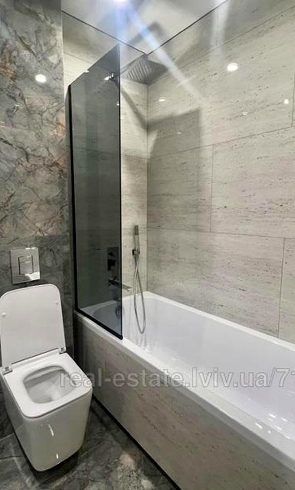 Designer Renovated Apartment with Modern Amenities
