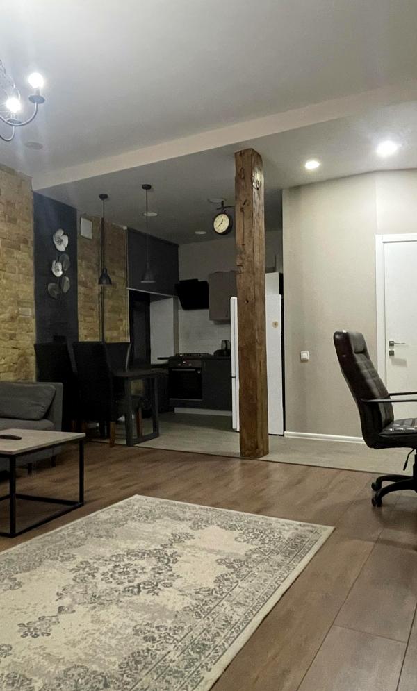 Bright 2-room apartment in central Kyiv near Khreshchatyk