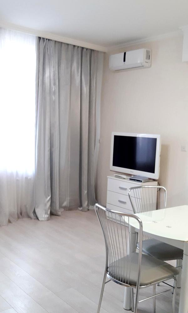 Stylish Studio Apartment in Central Location with Balcony